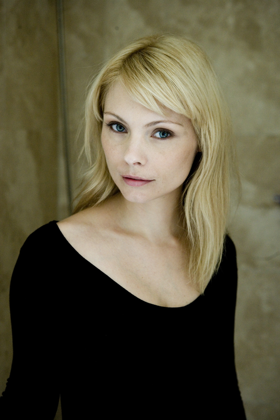 myanna buring hot